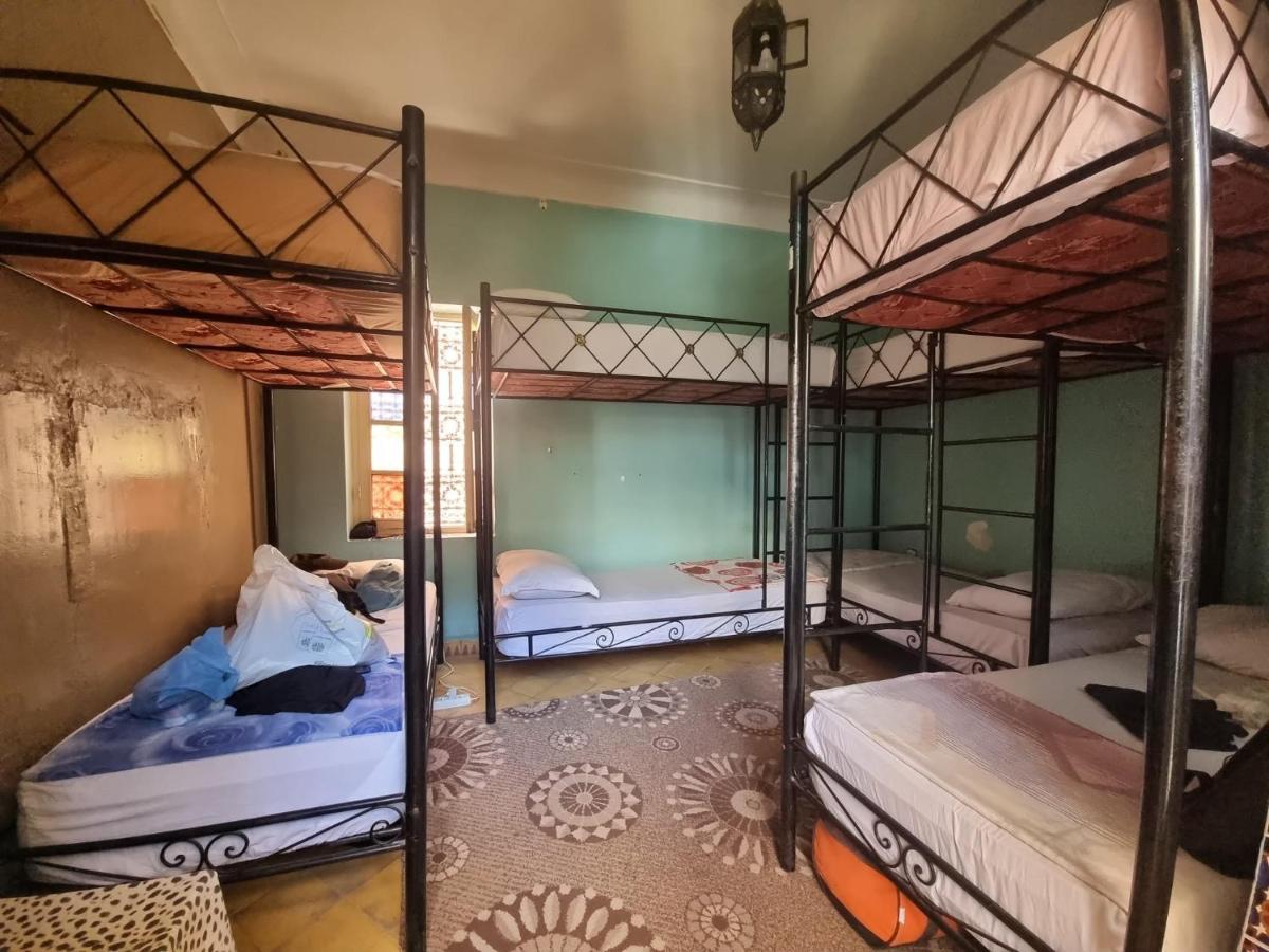 Dia Hostal *